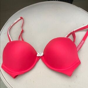 🍍6/$20 Victoria's Secret Red Push-Up Bra